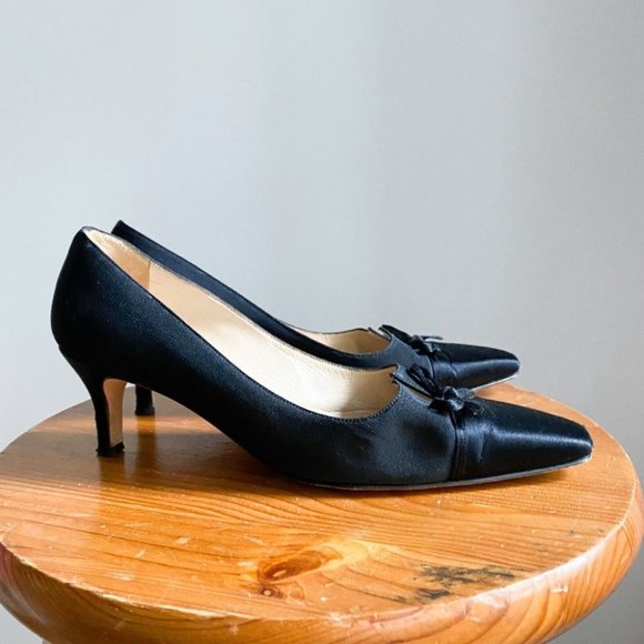 Vintage Manolo Blahnik Black Satin Classic Kitten Heel Heels w Bow Accent 37 - Picture 2 of 11
